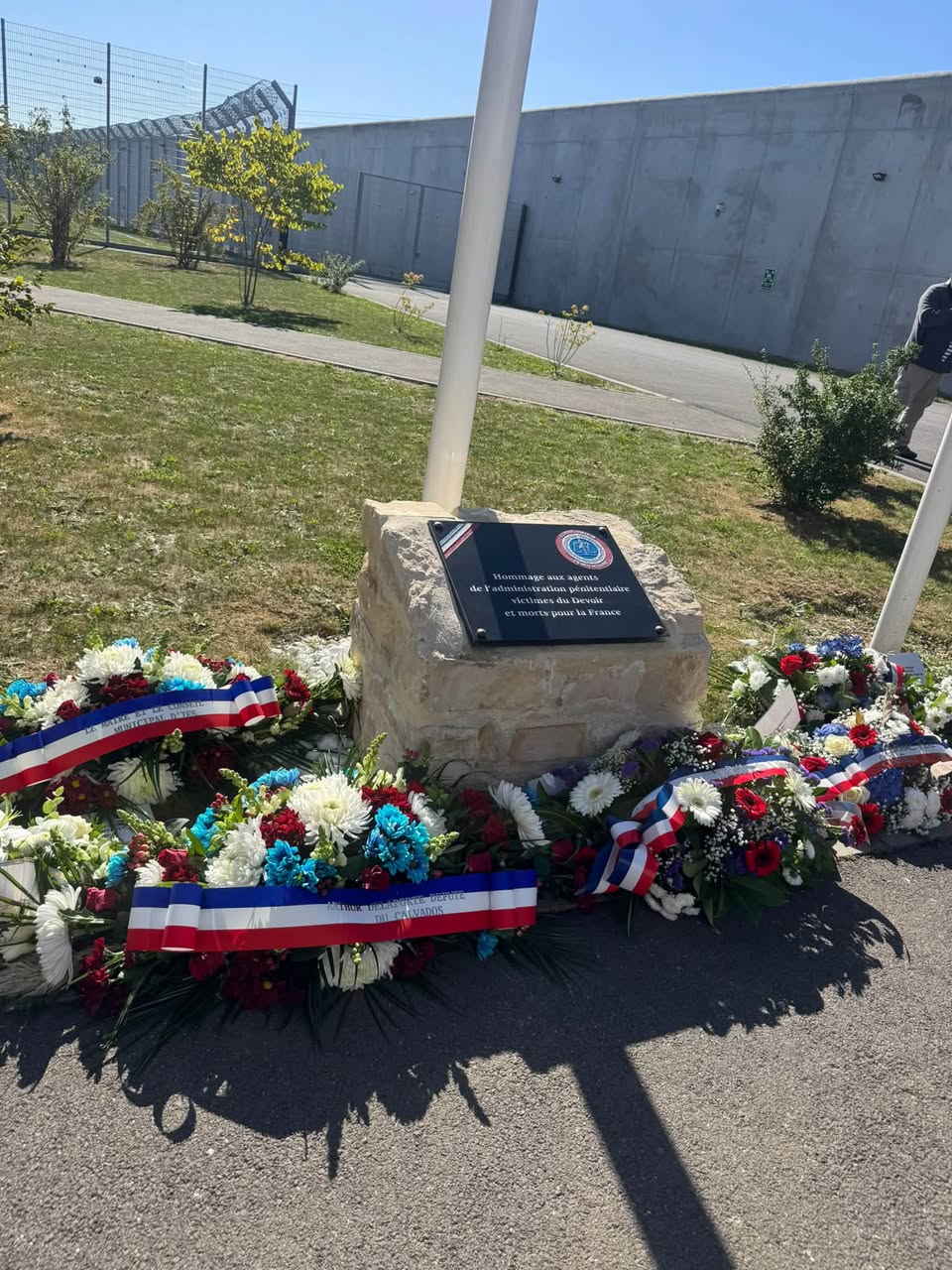 Hommage aux agents pénitentiaires