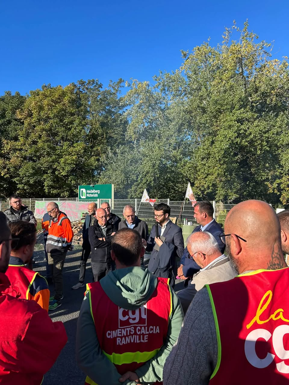 Aux côtés des salariés de la cimenterie de Ranville